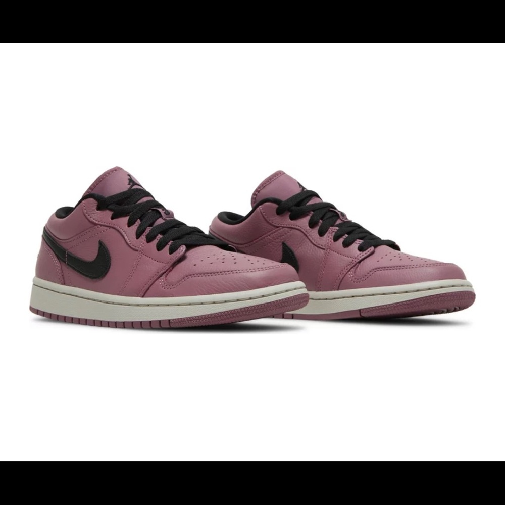 Women’s Air Jordan 1 Low - Picture 2 of 7
